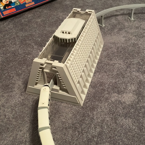 Walt Disney World Monorail set  in box  and Contemporary Resort set in box - Picture 4 of 15